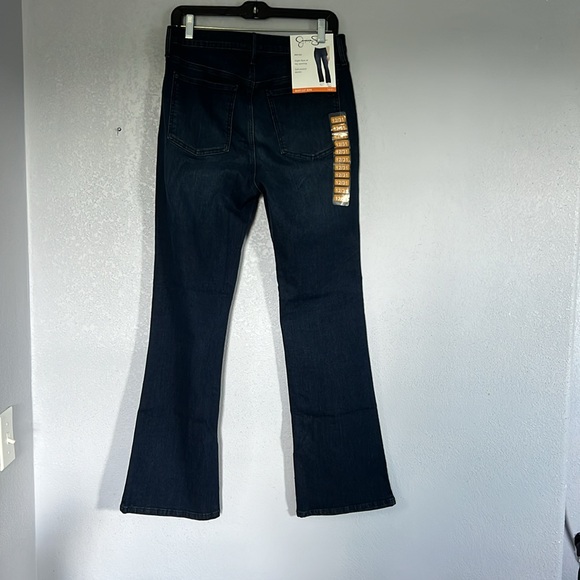 Jessica Simpson boot cut jean. Mid-rise size 12/31 - Picture 2 of 8